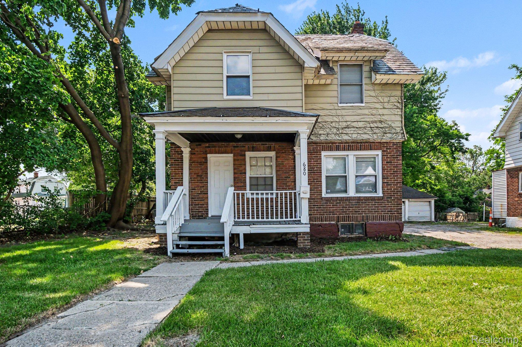 680 N Perry Street Property Photo 1