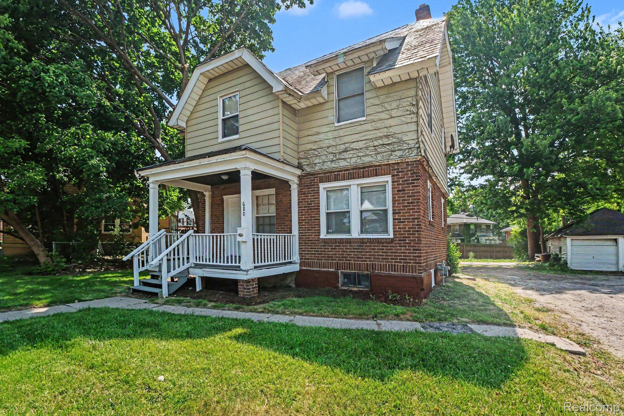 680 N Perry Street Property Photo 2