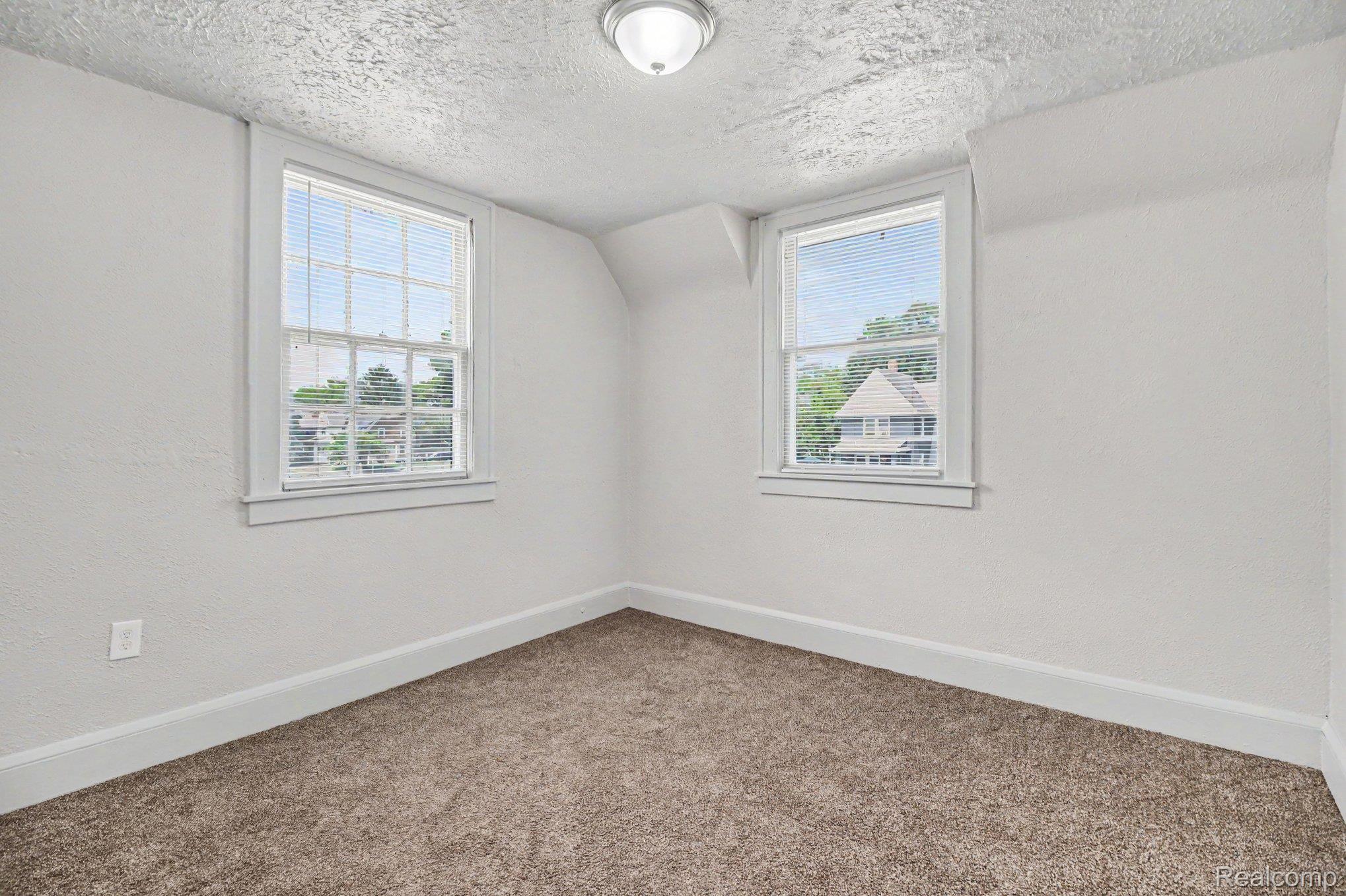 680 N Perry Street Property Photo 12