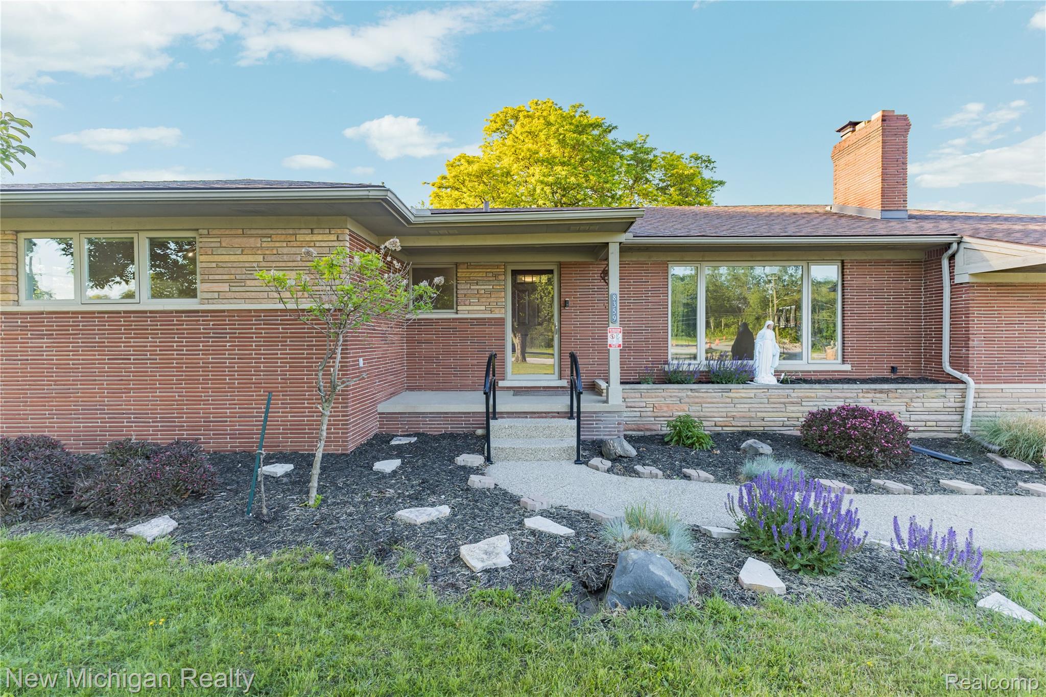 8359 Chicago Road Property Photo 4