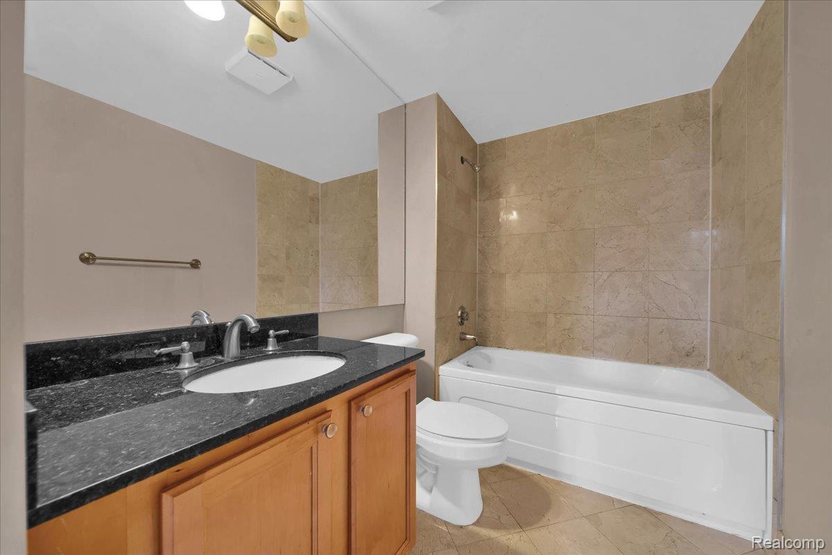 3320 Spinnaker Lane 3a Property Photo 23