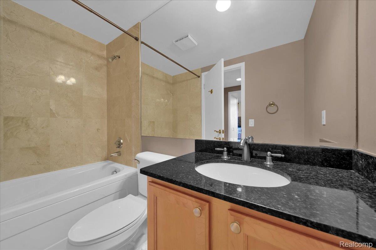 3320 Spinnaker Lane 3a Property Photo 24