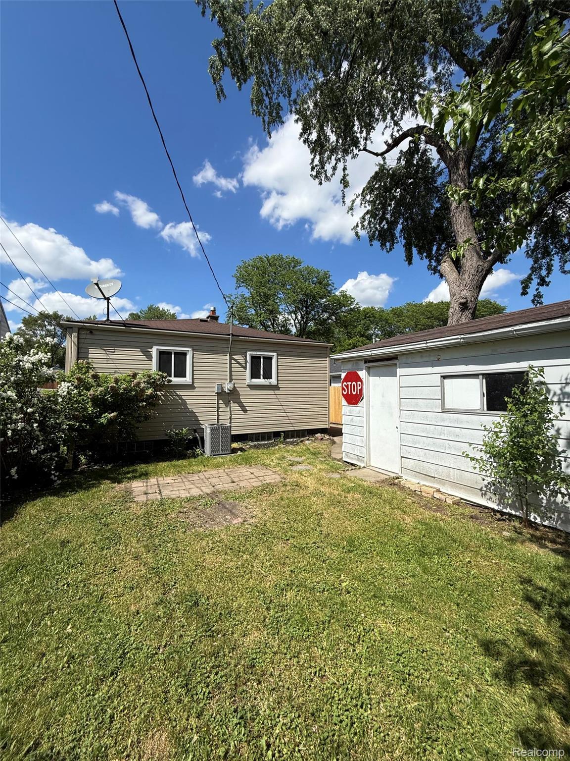 1512 E Jarvis Avenue Property Photo 11