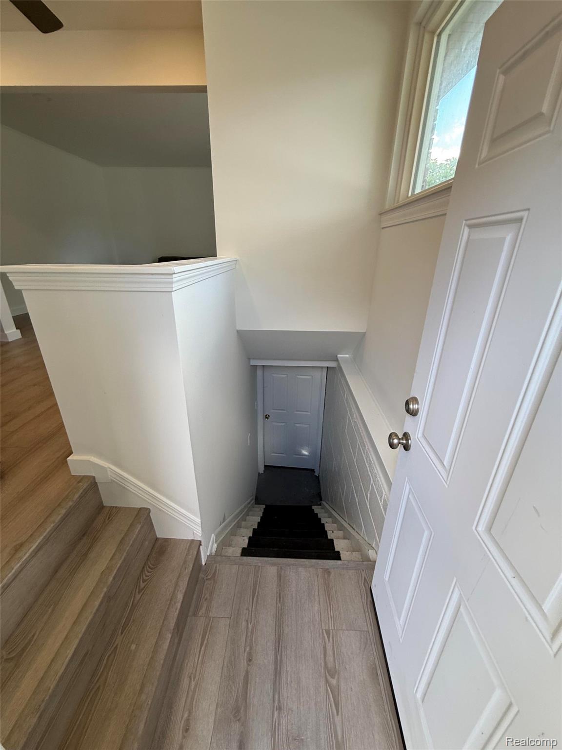 1512 E Jarvis Avenue Property Photo 15
