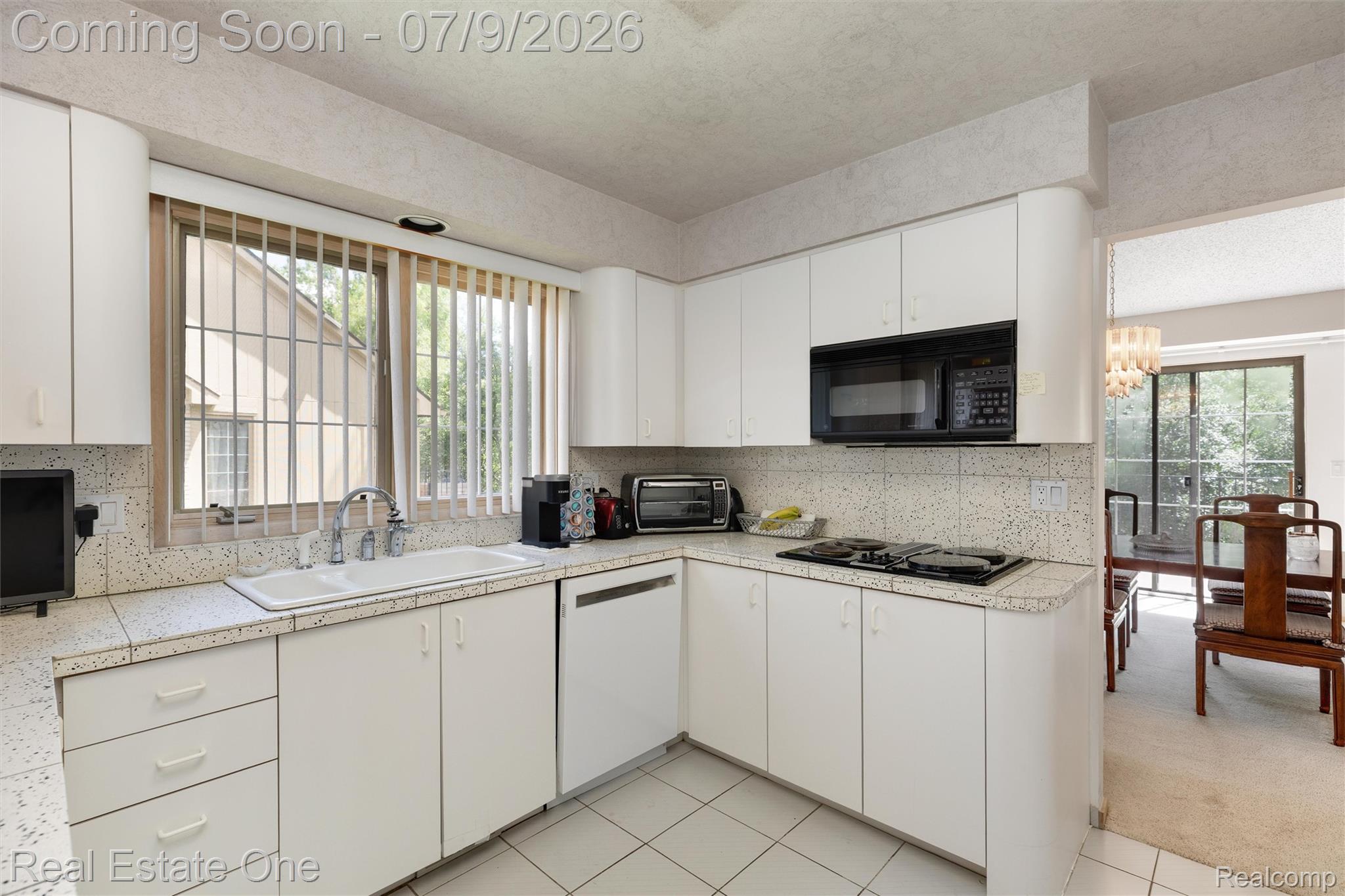 6273 Celeste Road Property Photo 11