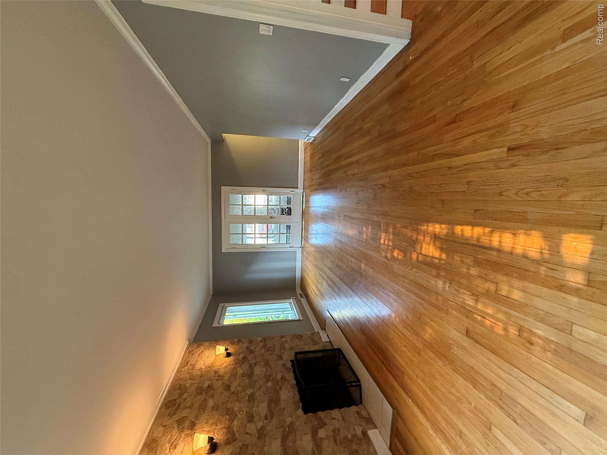 16705 Plainview Avenue Property Photo 16