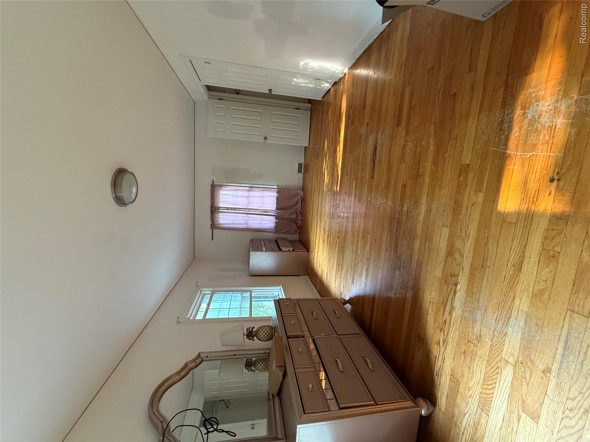16705 Plainview Avenue Property Photo 19