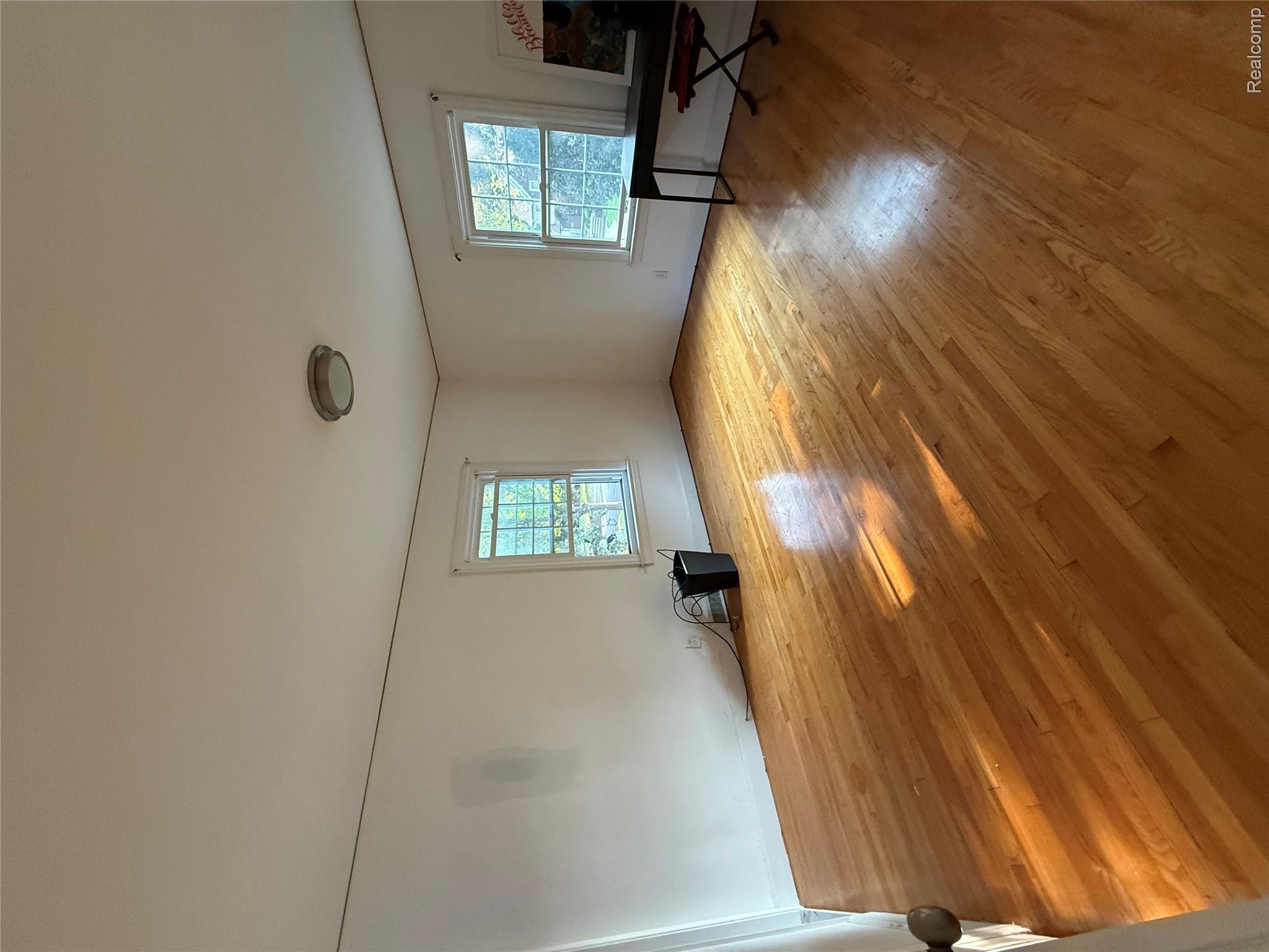 16705 Plainview Avenue Property Photo 21