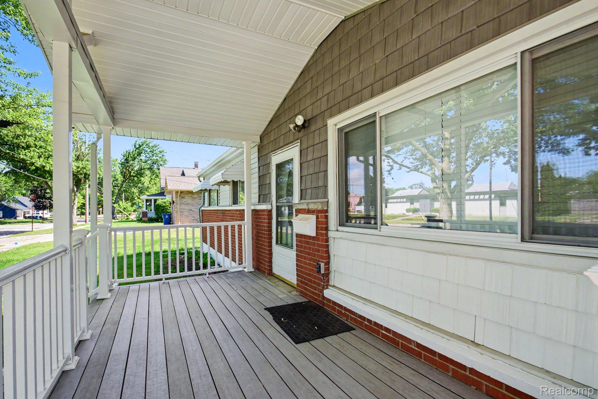 611 S Main Street Property Photo 4