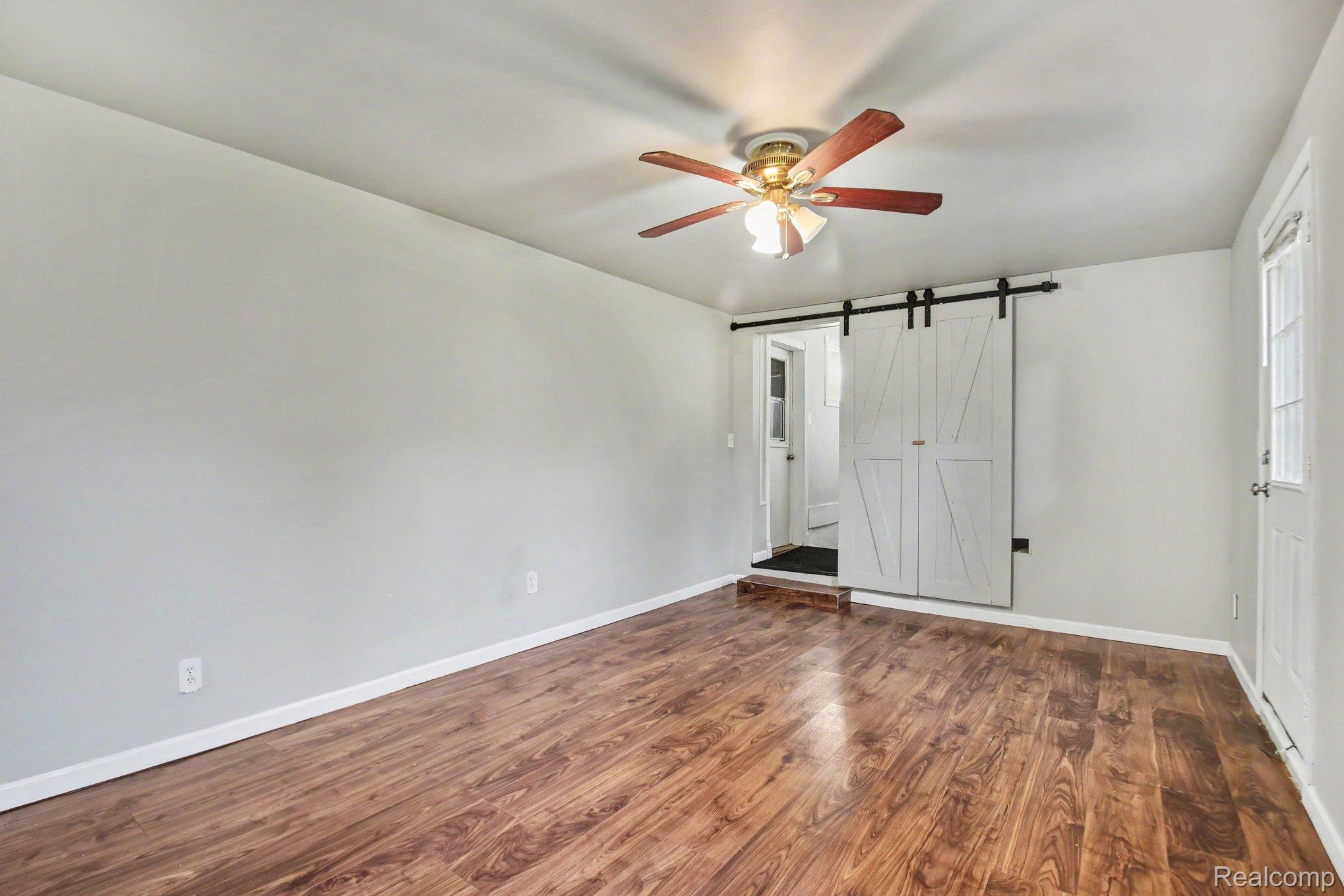 611 S Main Street Property Photo 12