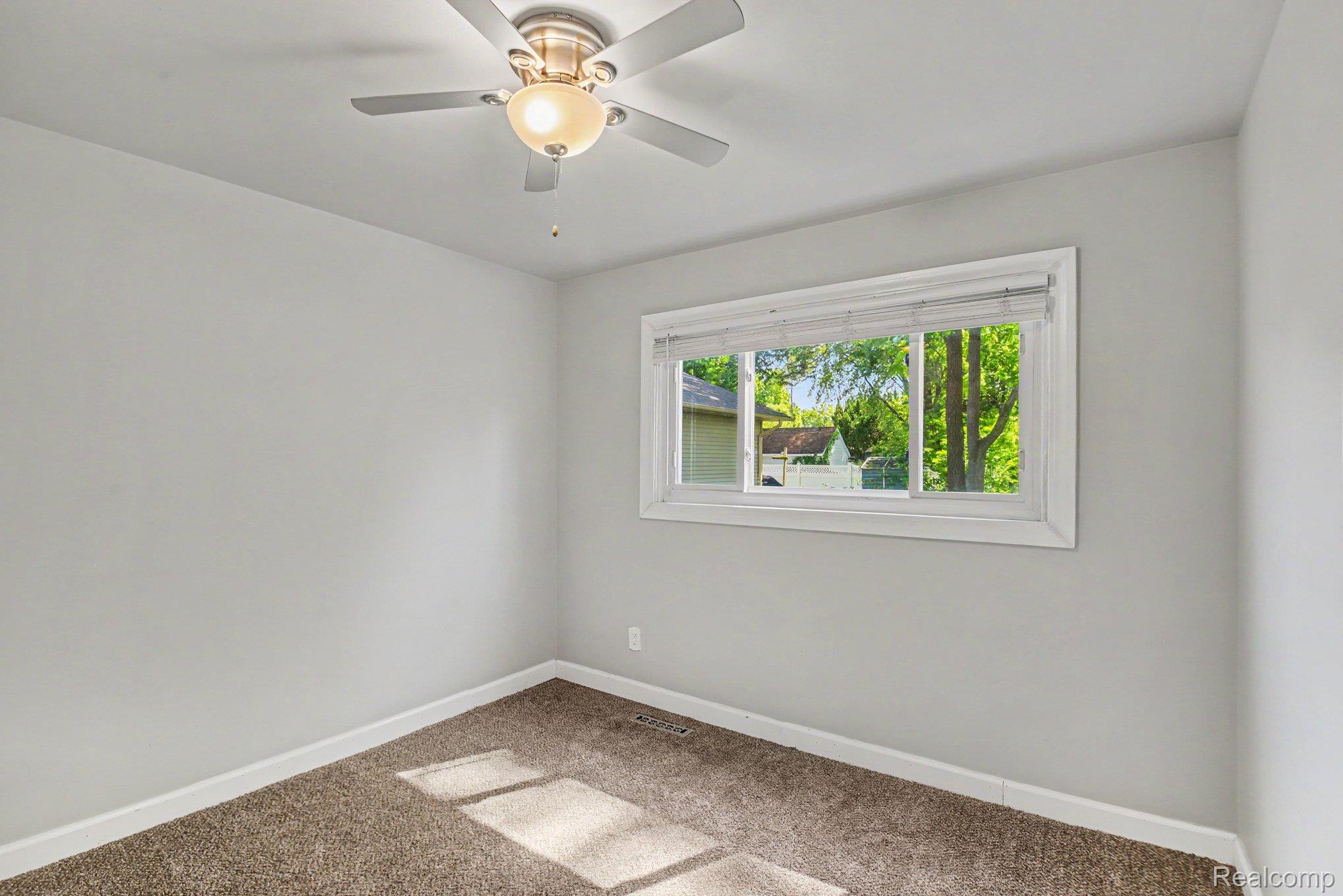 611 S Main Street Property Photo 18