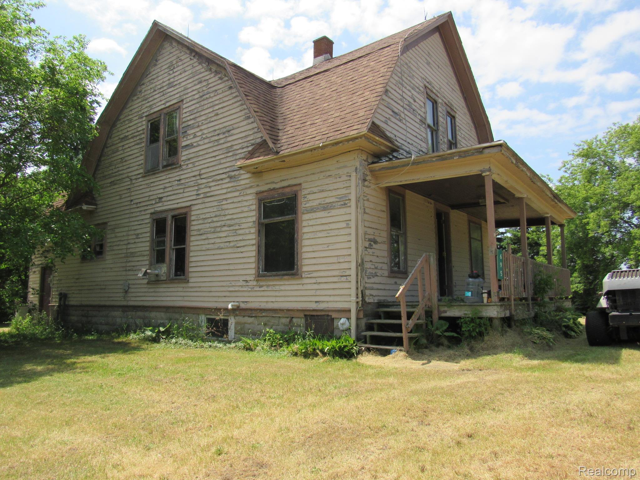 695 W Cass Avenue Road Property Photo 1