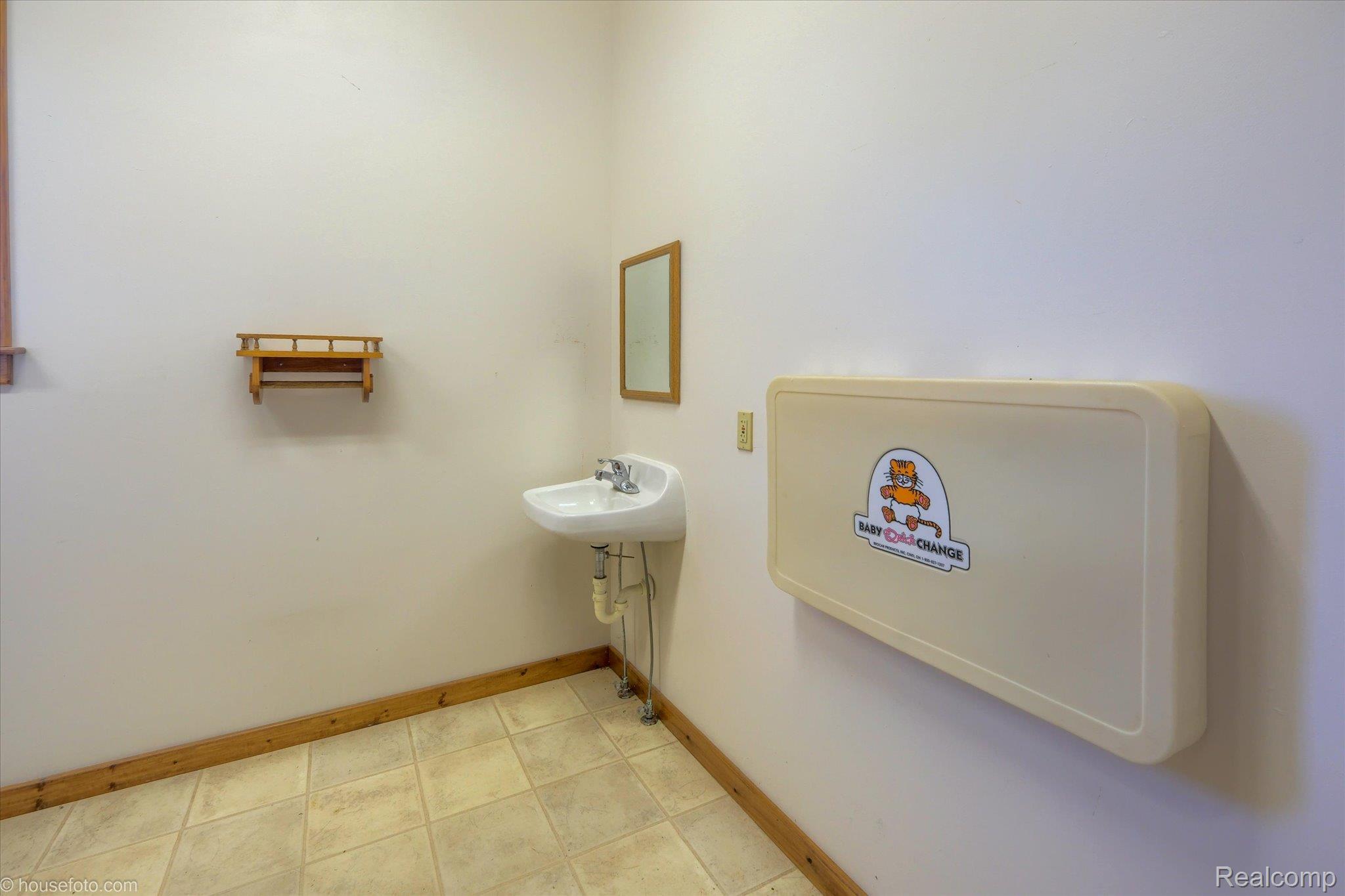 3909 S Van Dyke Road Property Photo 28