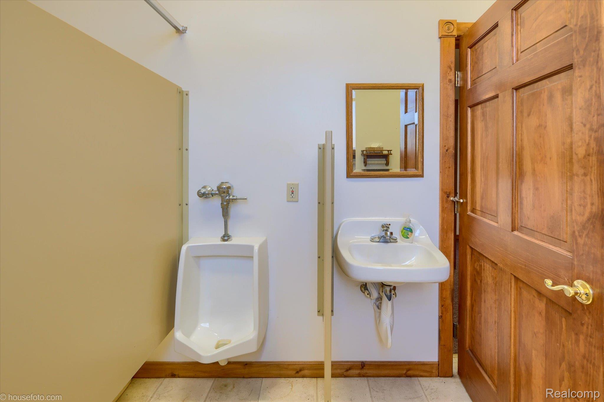 3909 S Van Dyke Road Property Photo 32