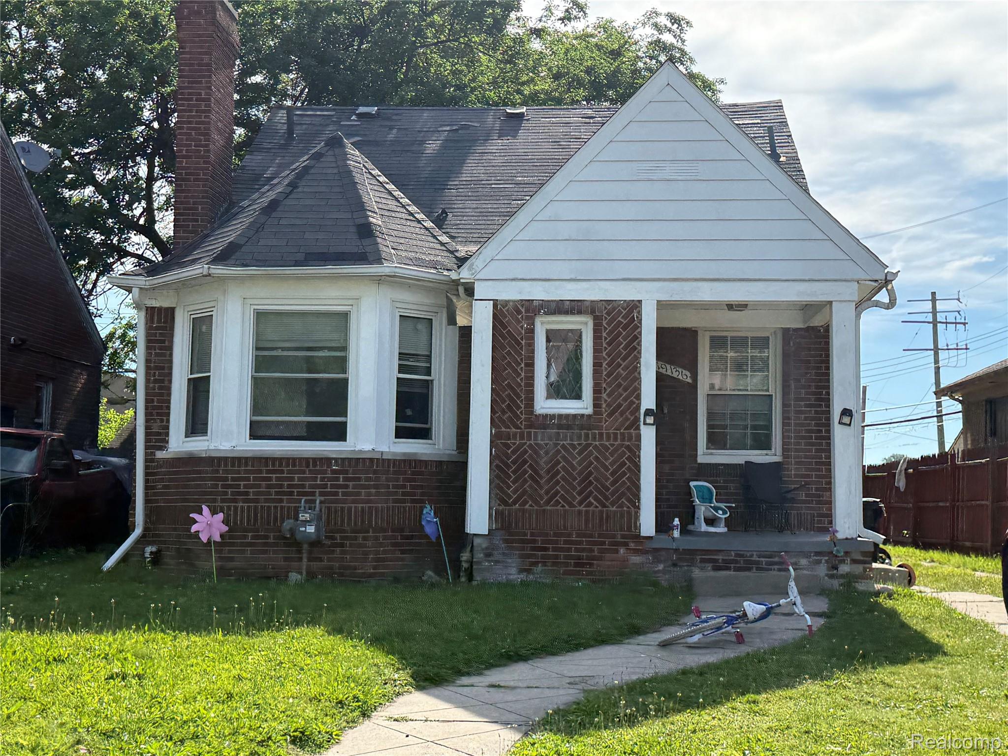 19136 Tracey Street Property Photo 1