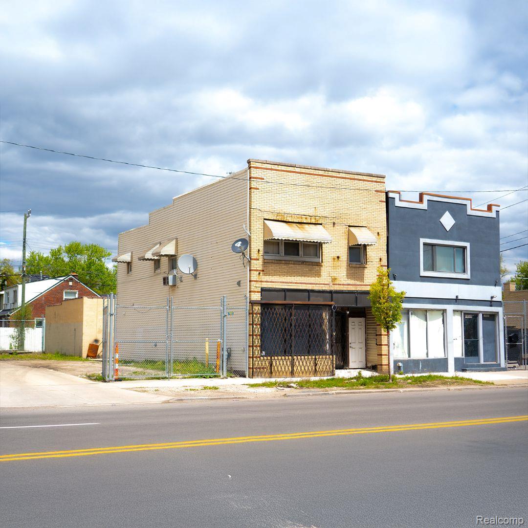 19510 W Warren Avenue Property Photo 1