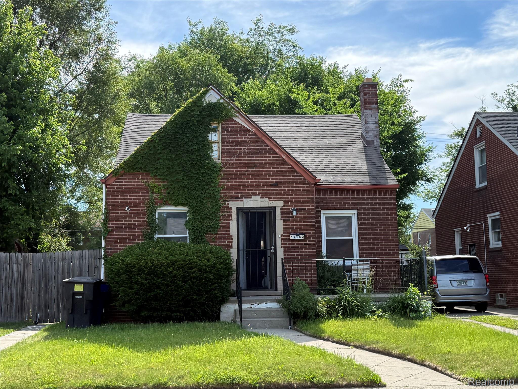 17562 Mansfield Street Property Photo 1