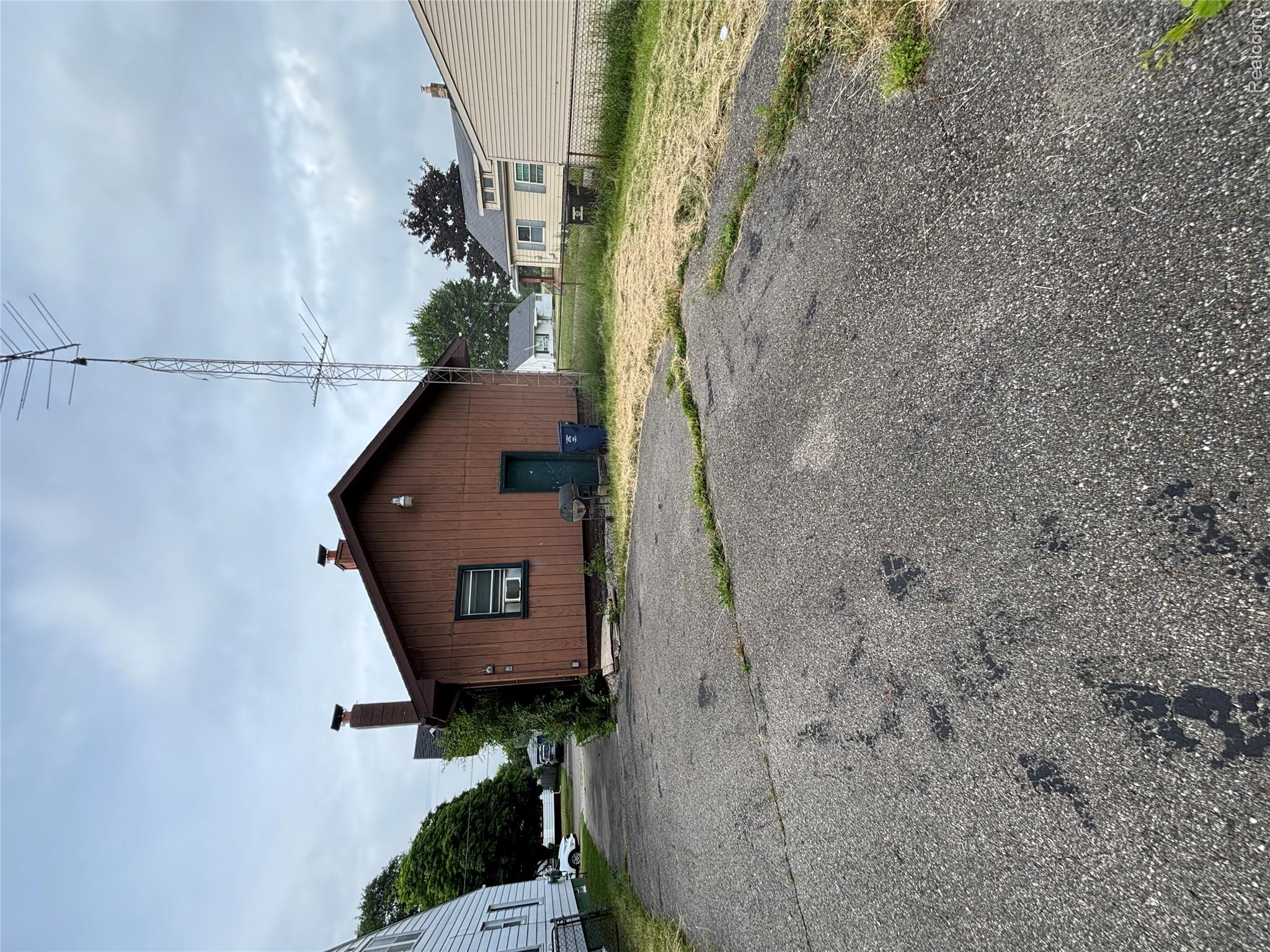 1122 Simcoe Avenue Property Photo 6