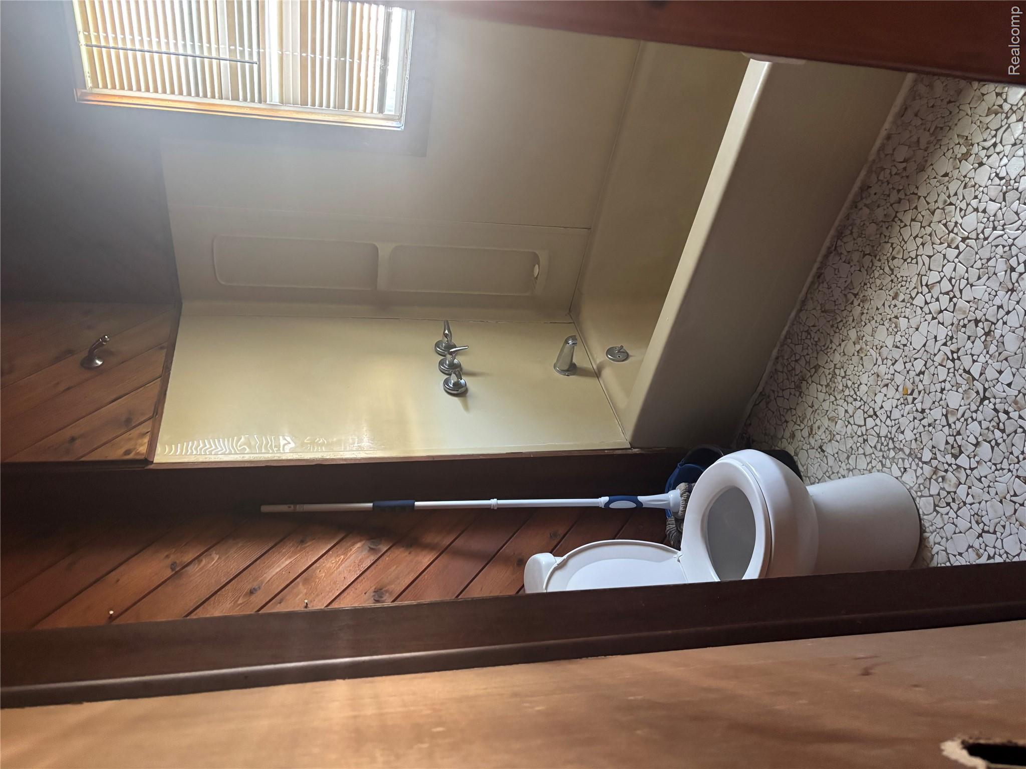 1122 Simcoe Avenue Property Photo 15