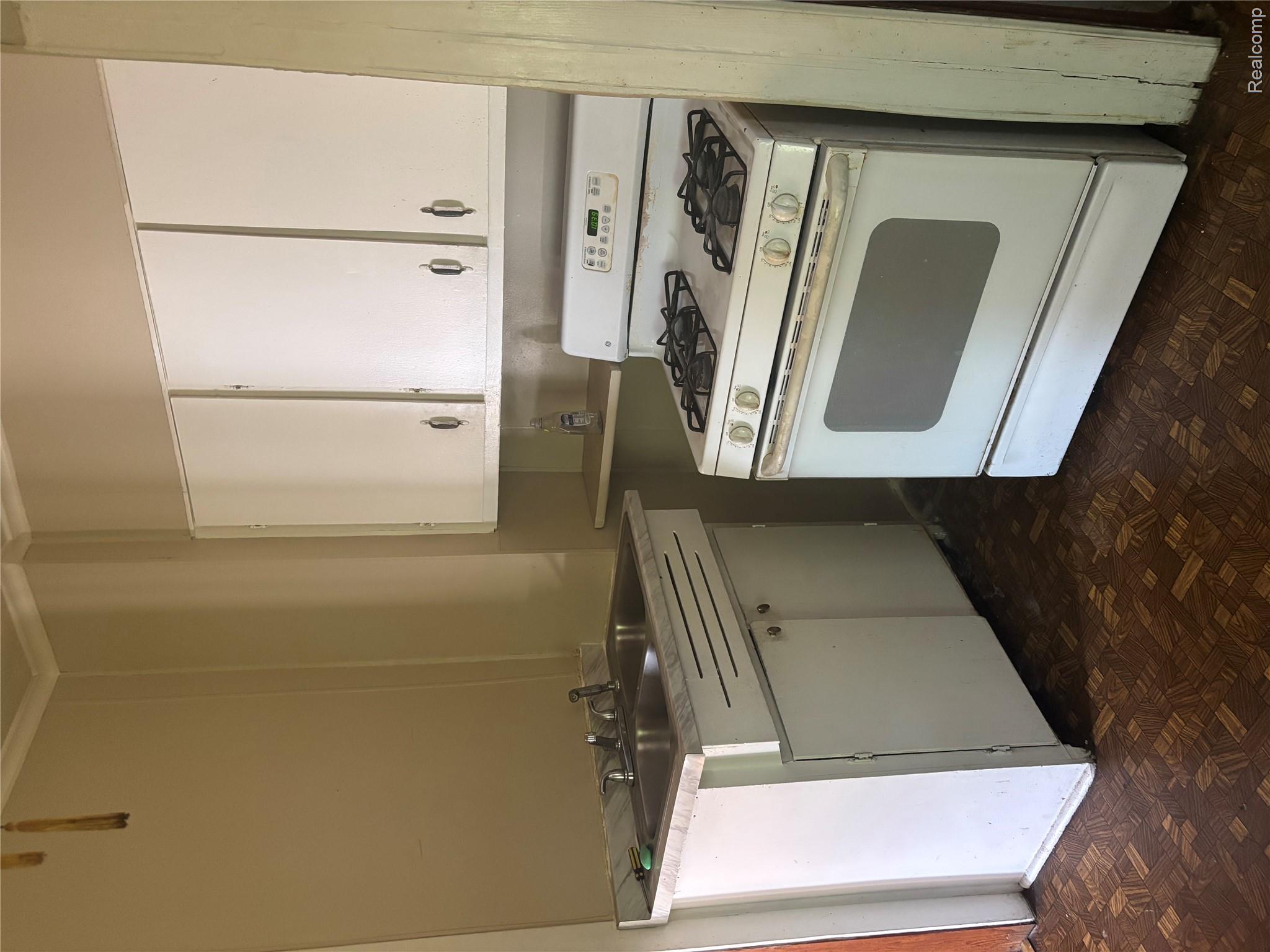 1122 Simcoe Avenue Property Photo 18