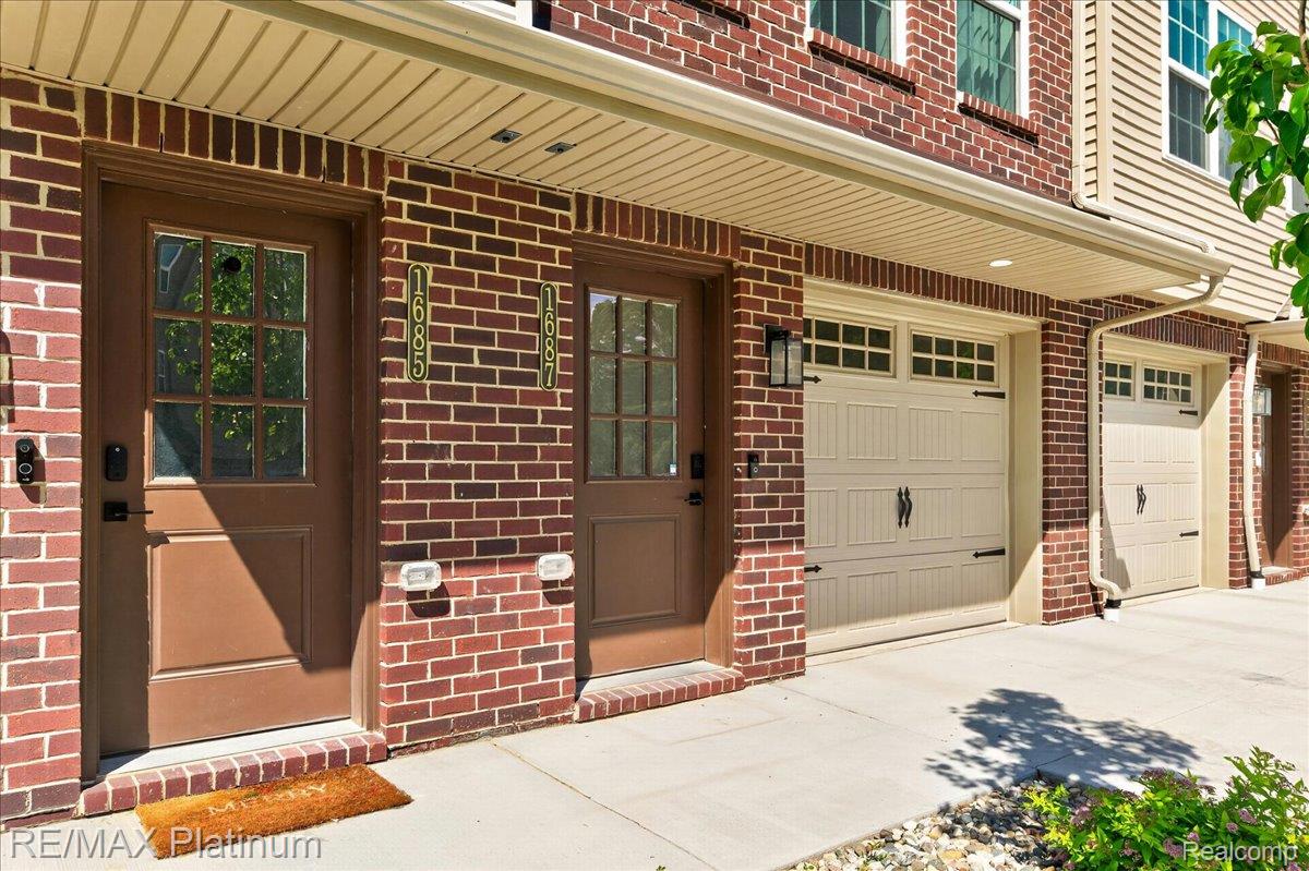 1687 Pinecroft Lane Property Photo 2