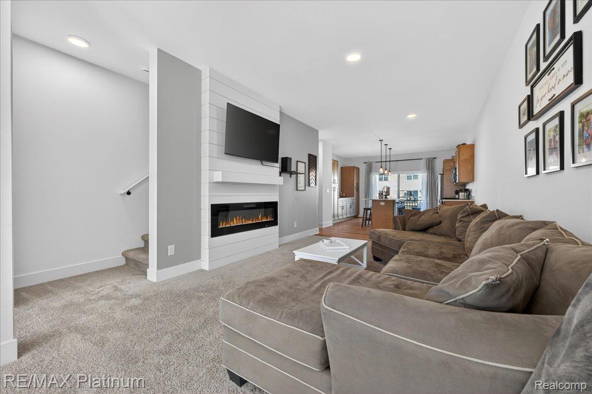 1687 Pinecroft Lane Property Photo 7