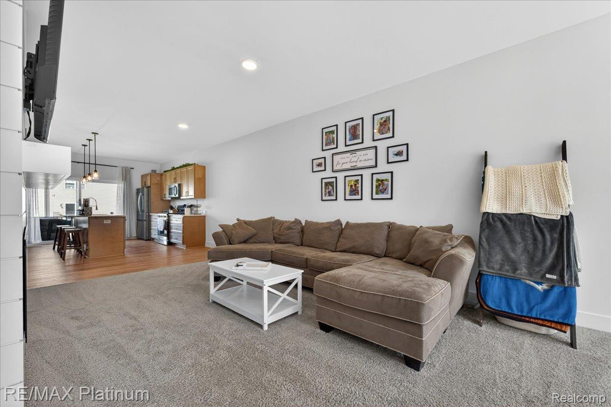 1687 Pinecroft Lane Property Photo 8
