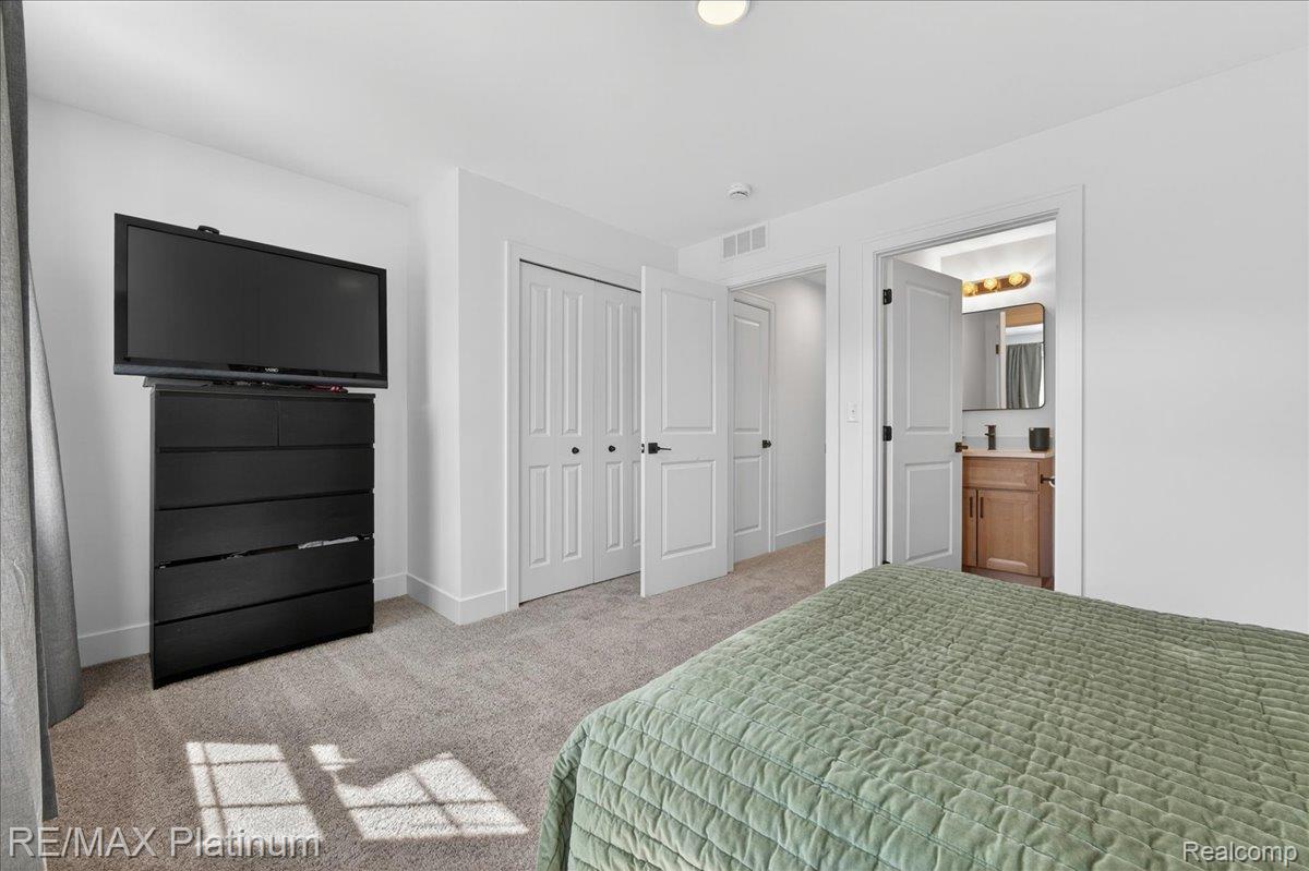 1687 Pinecroft Lane Property Photo 18