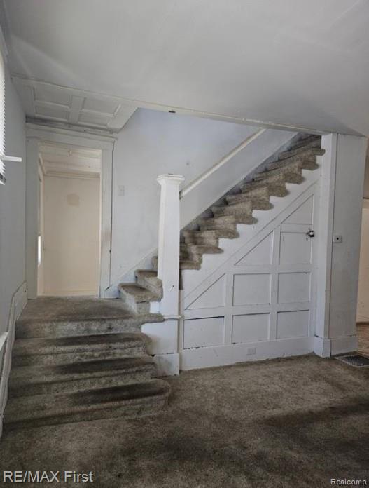 9755 Nardin Drive Property Photo 4
