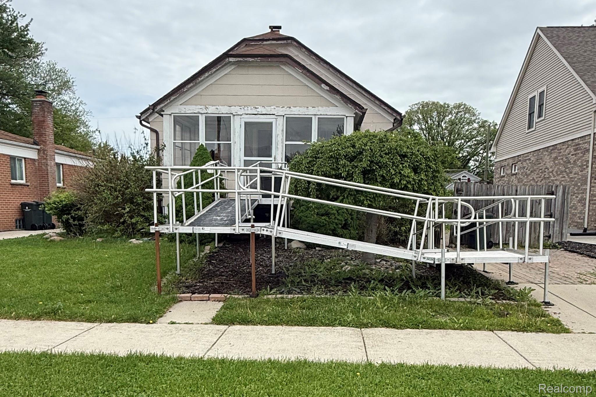 23141 Euclid Street Property Photo 1
