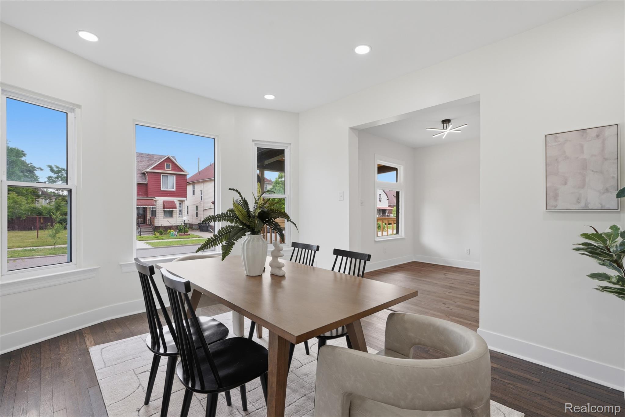 2501 Seyburn Street Property Photo 6