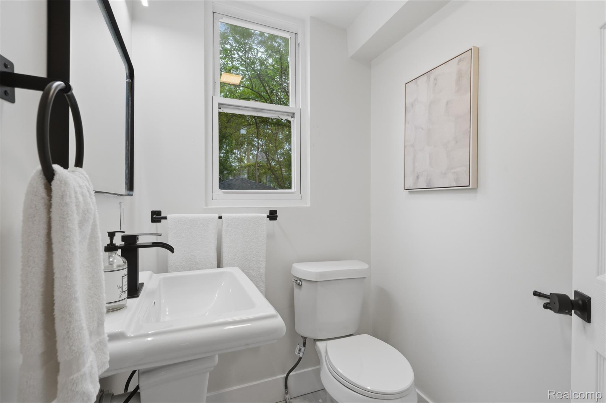 2501 Seyburn Street Property Photo 13