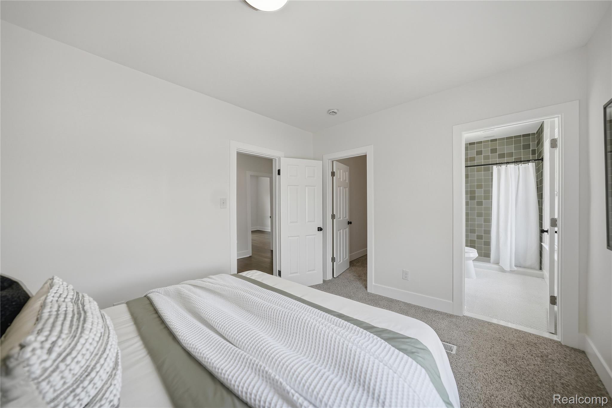 2501 Seyburn Street Property Photo 17