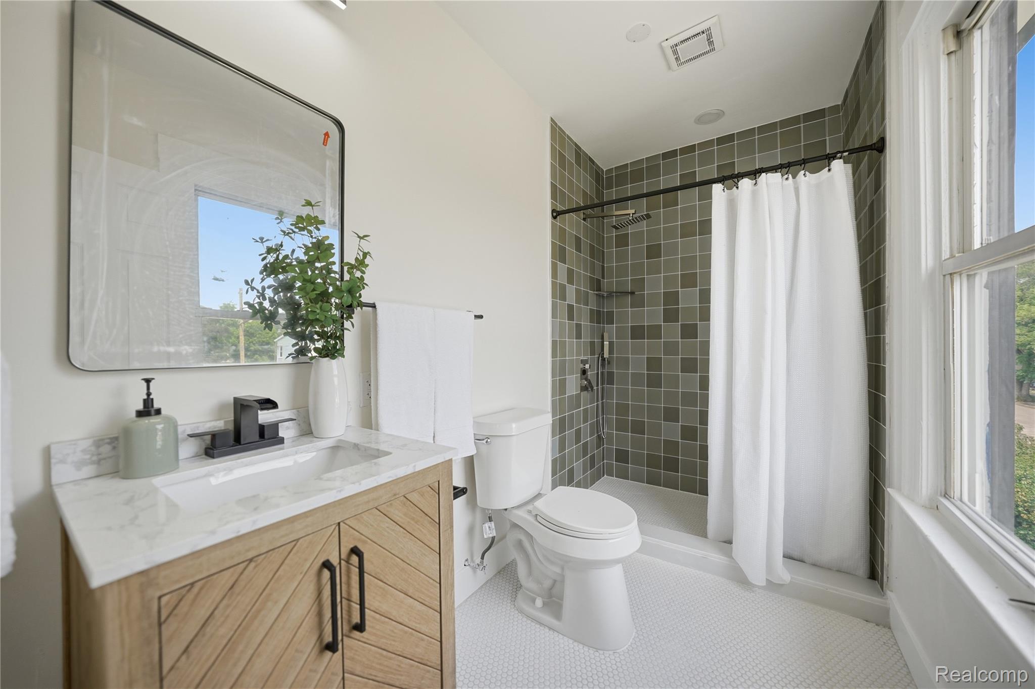 2501 Seyburn Street Property Photo 18