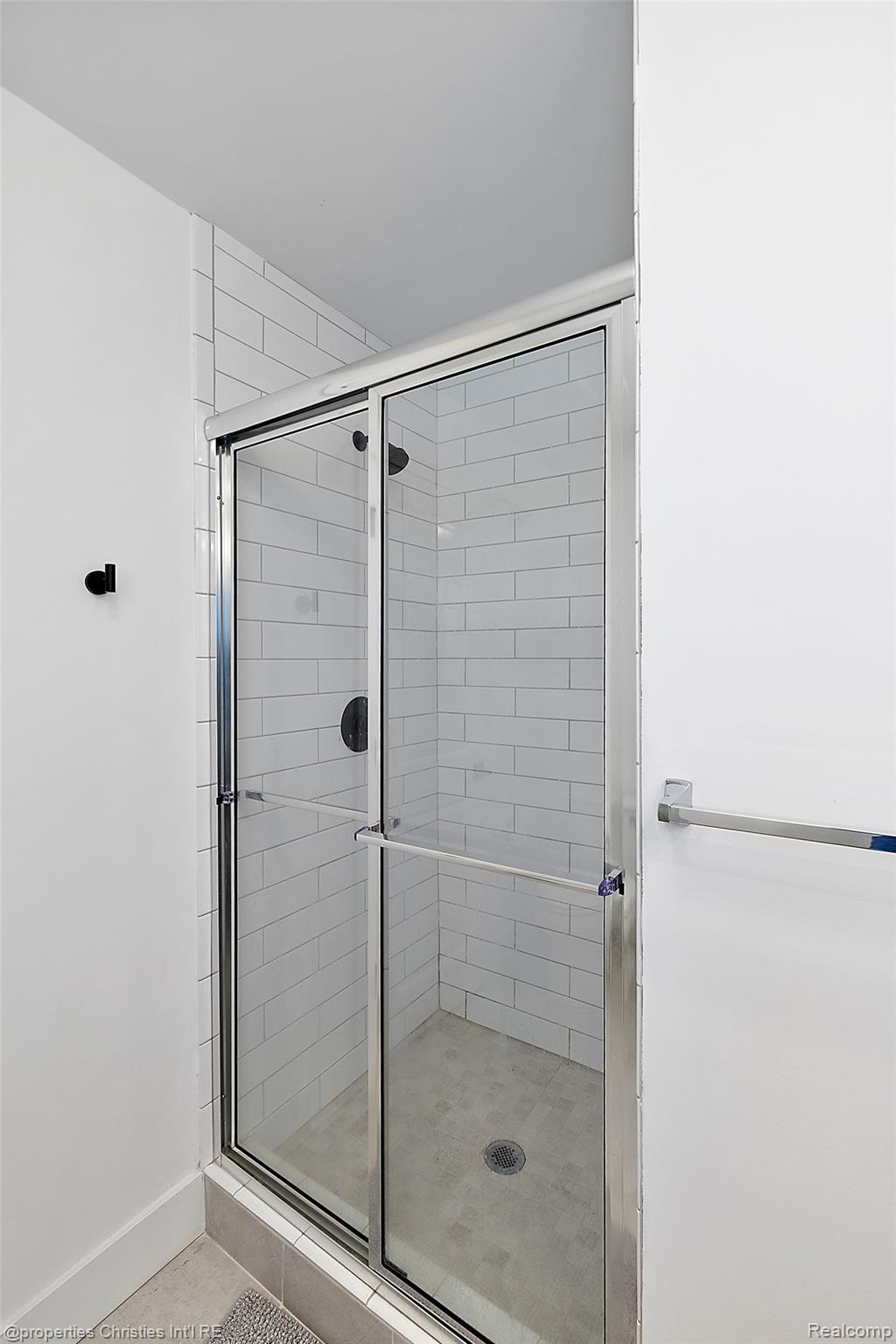 1041 Hampton Circle 43 Property Photo 23
