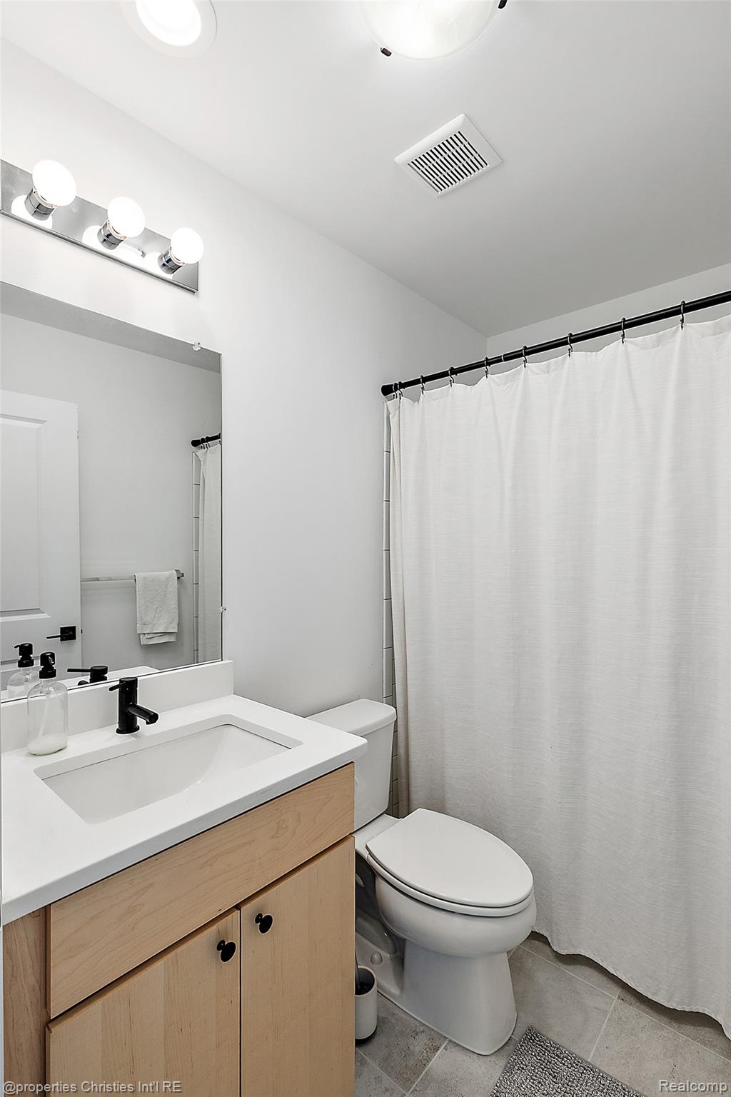 1041 Hampton Circle 43 Property Photo 26