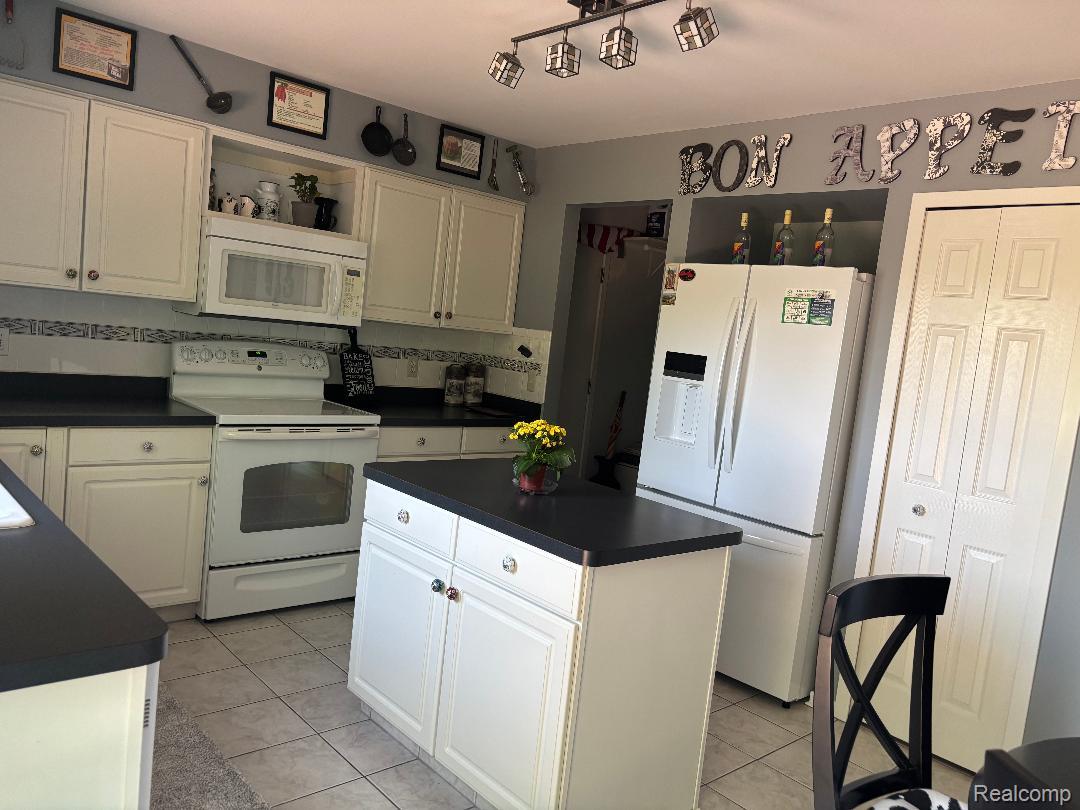 2136 Millstream Drive Property Photo 4