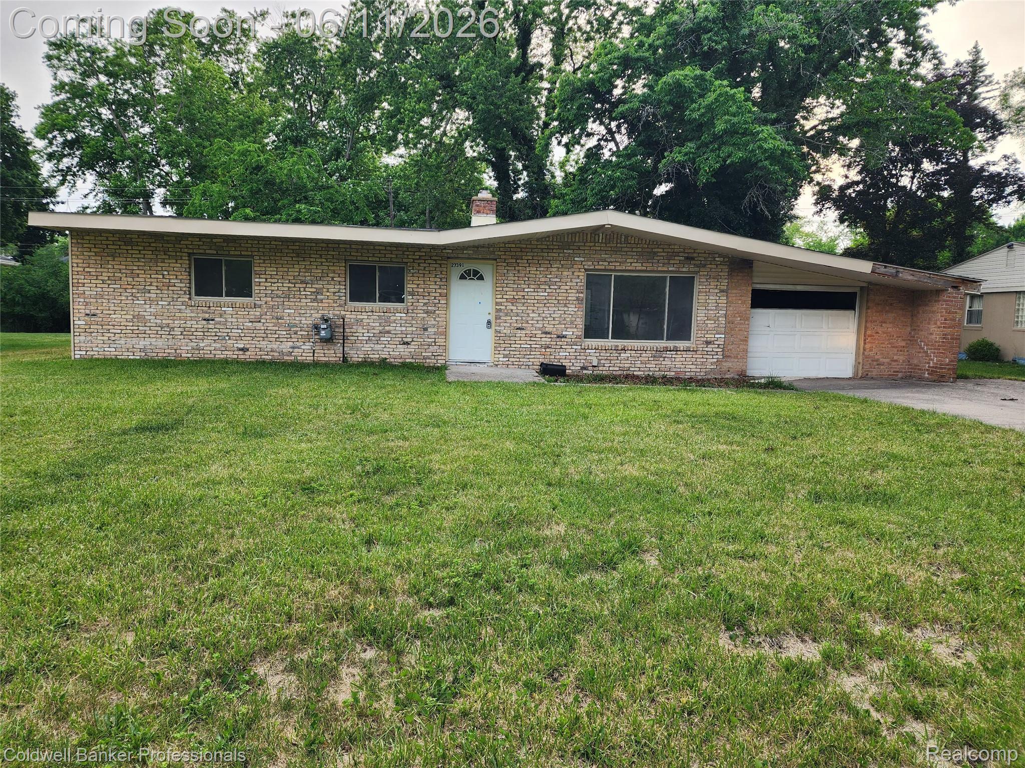 27391 Spring Arbor Drive Property Photo 1