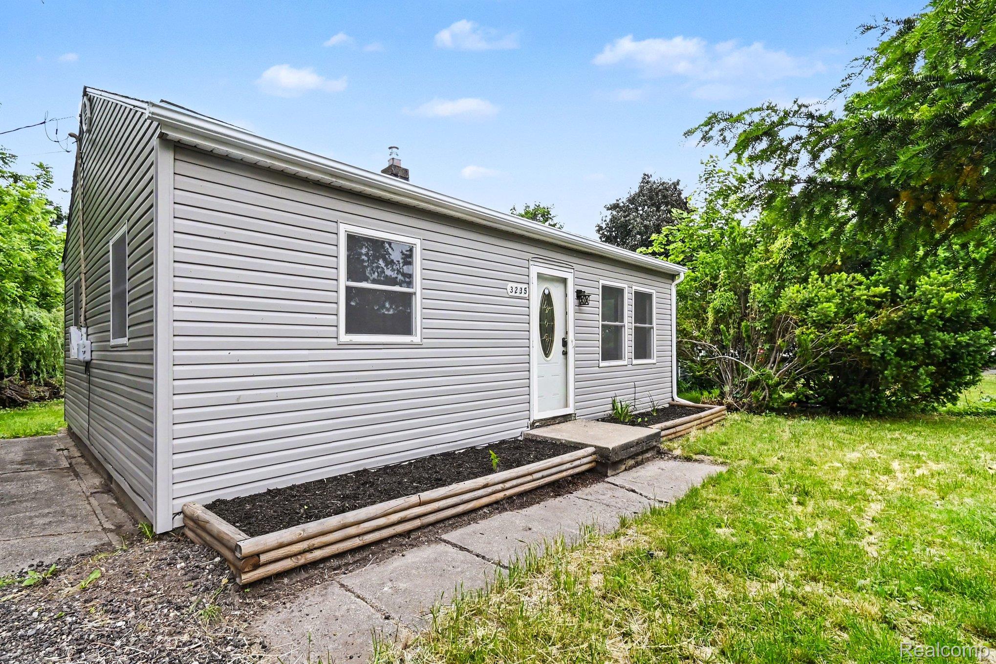 3235 Young Avenue Property Photo 7