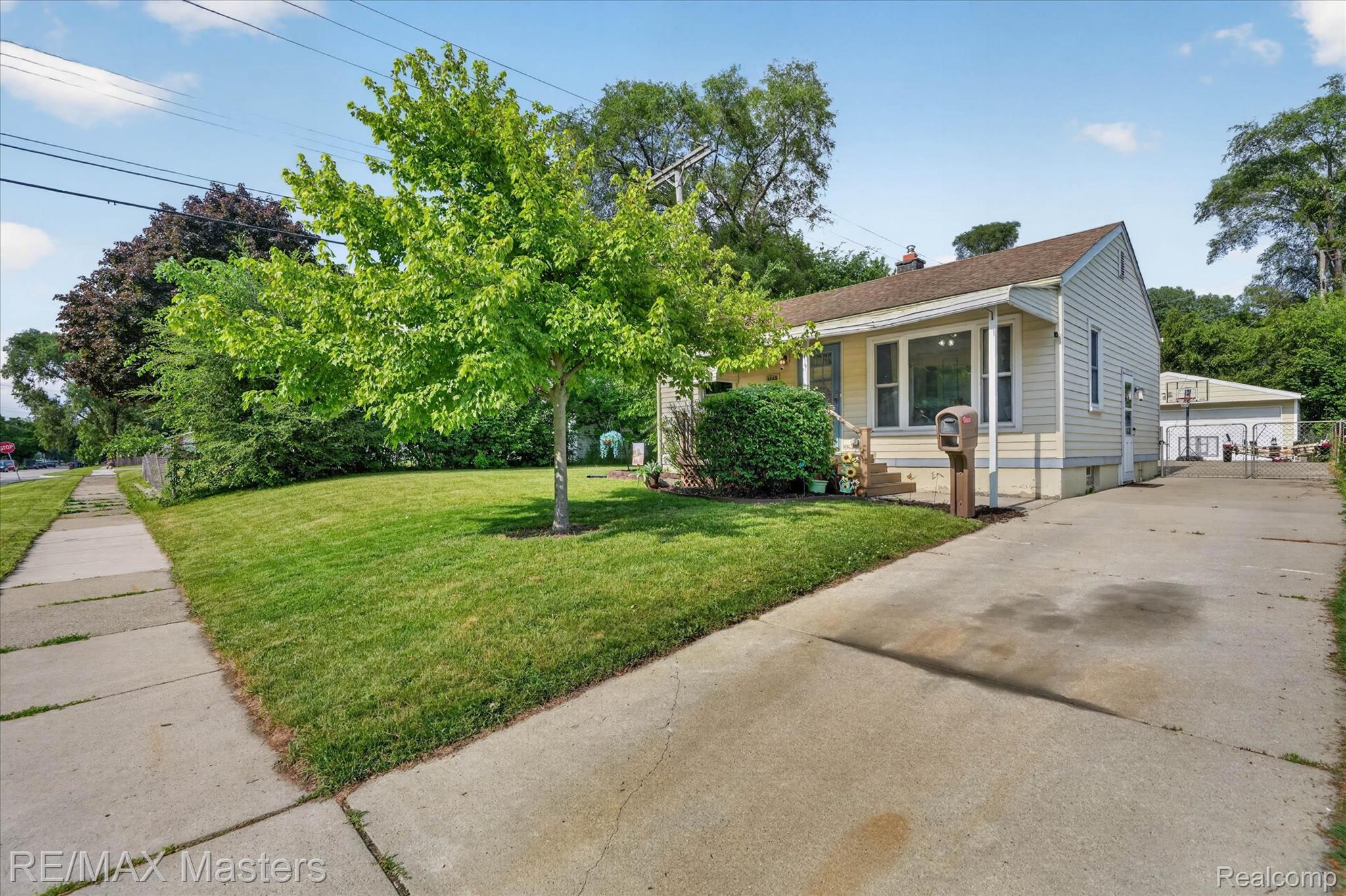 4643 Niagara Street Property Photo 3