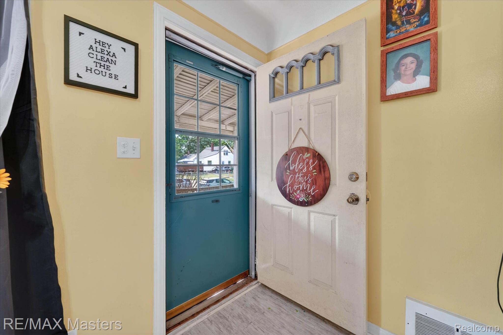 4643 Niagara Street Property Photo 6