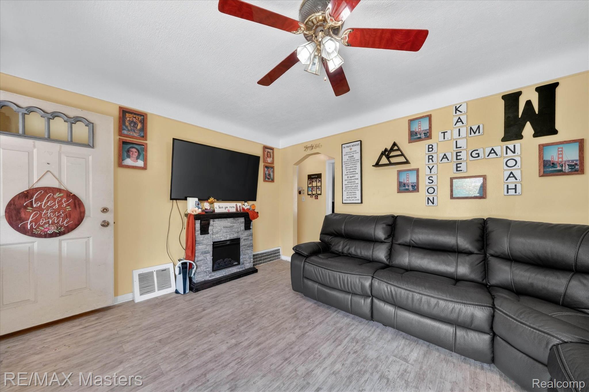 4643 Niagara Street Property Photo 8