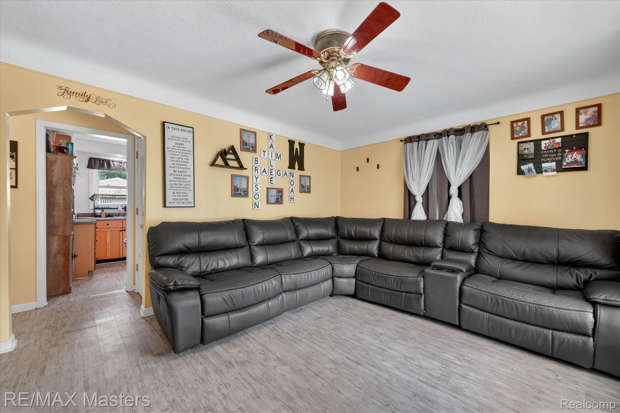 4643 Niagara Street Property Photo 9