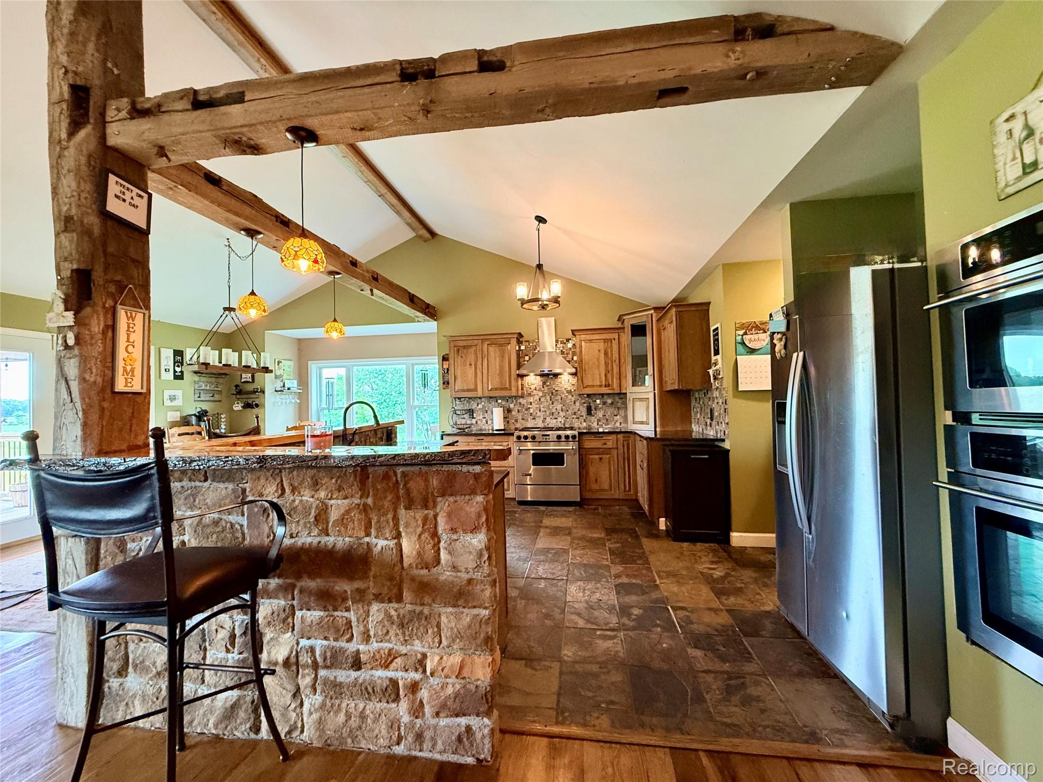 2543 Greenwood Road Property Photo 8