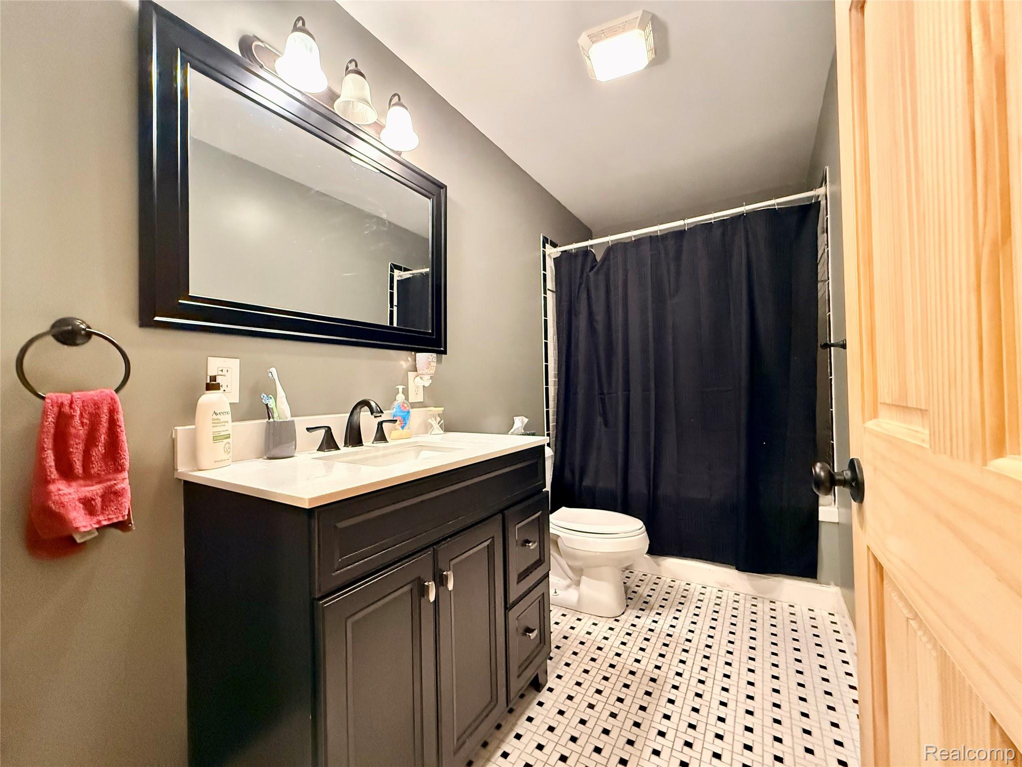 2543 Greenwood Road Property Photo 30