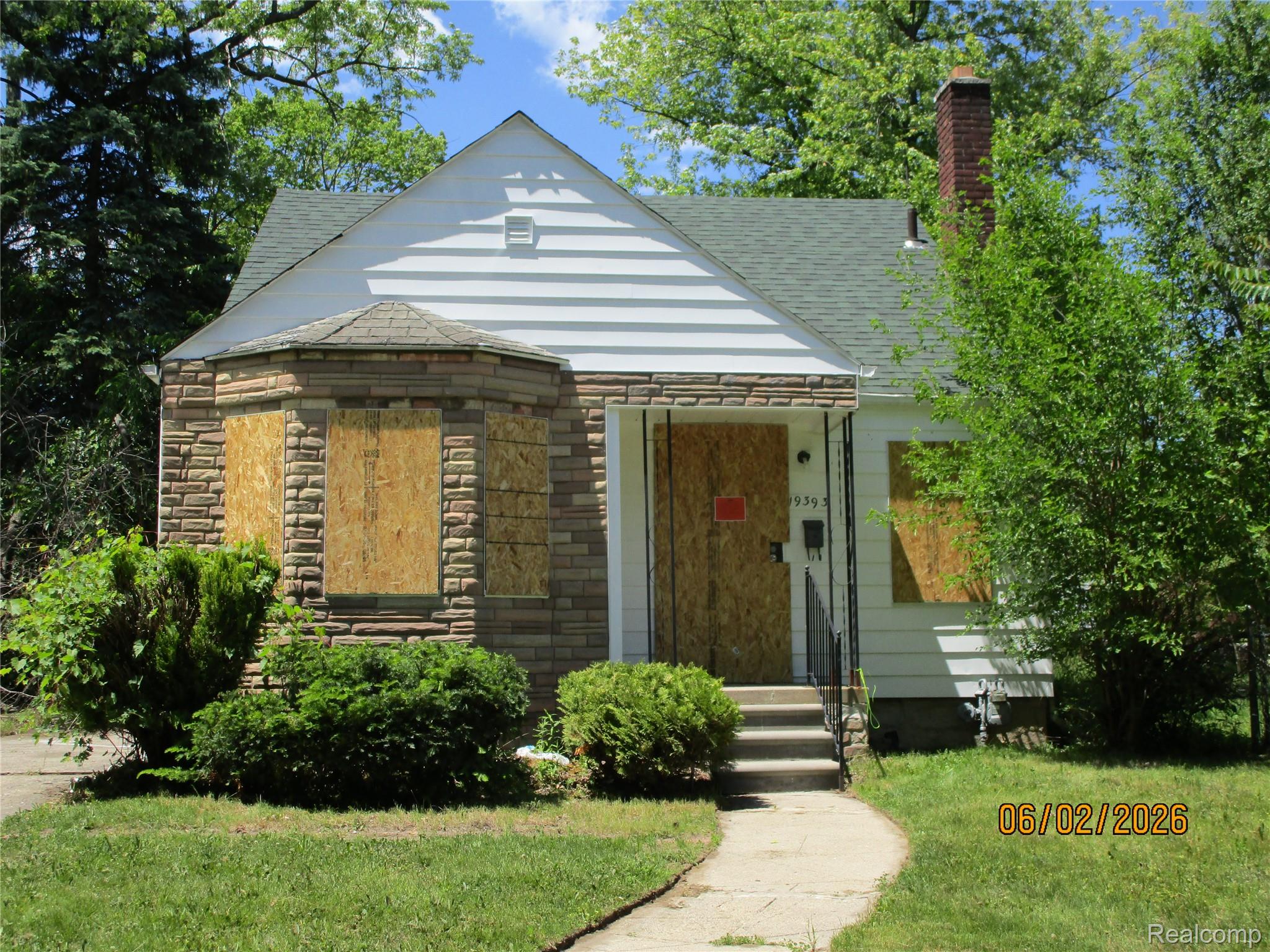19393 Rowe Street Property Photo 1