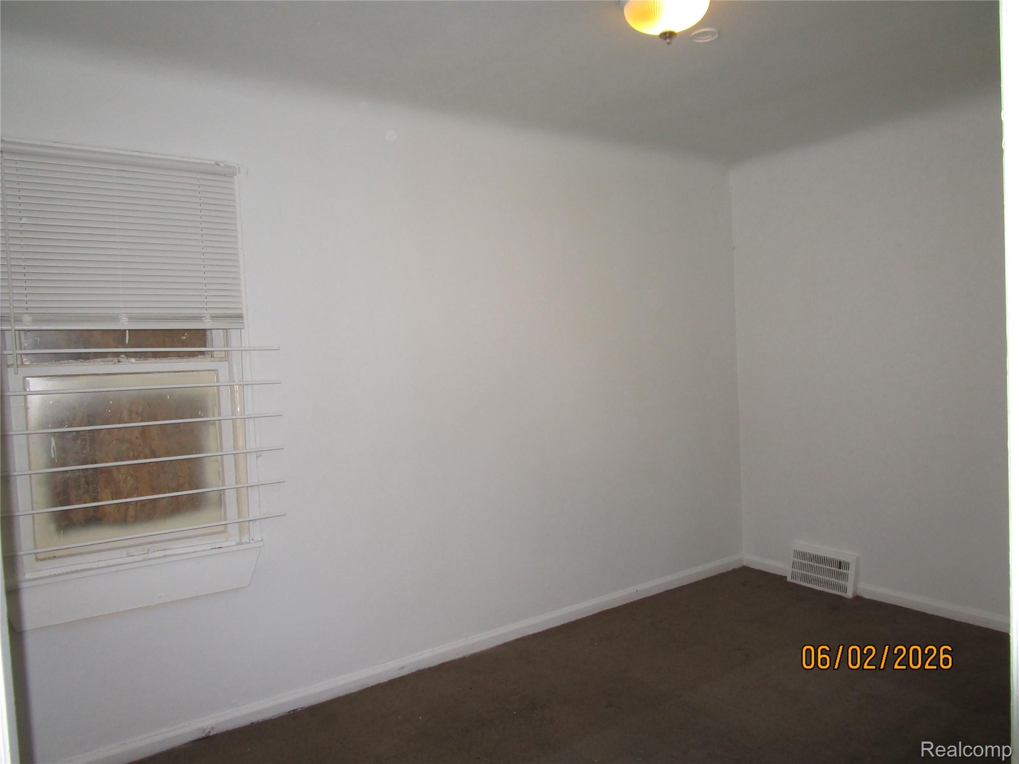 19393 Rowe Street Property Photo 8