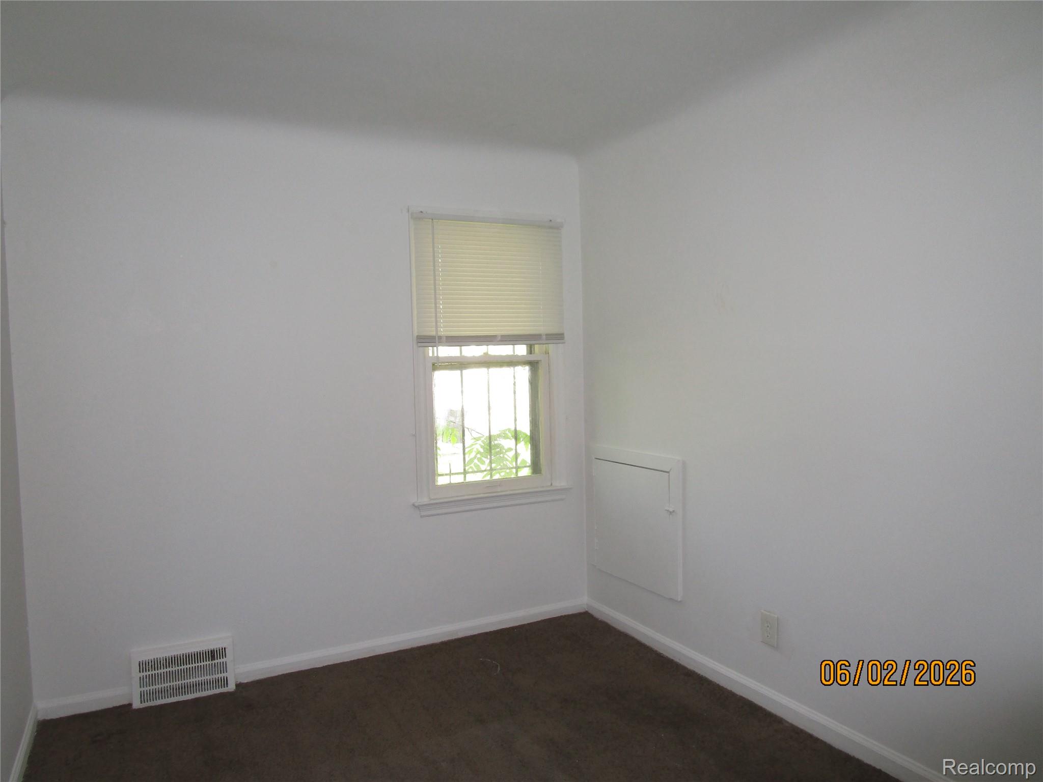 19393 Rowe Street Property Photo 9