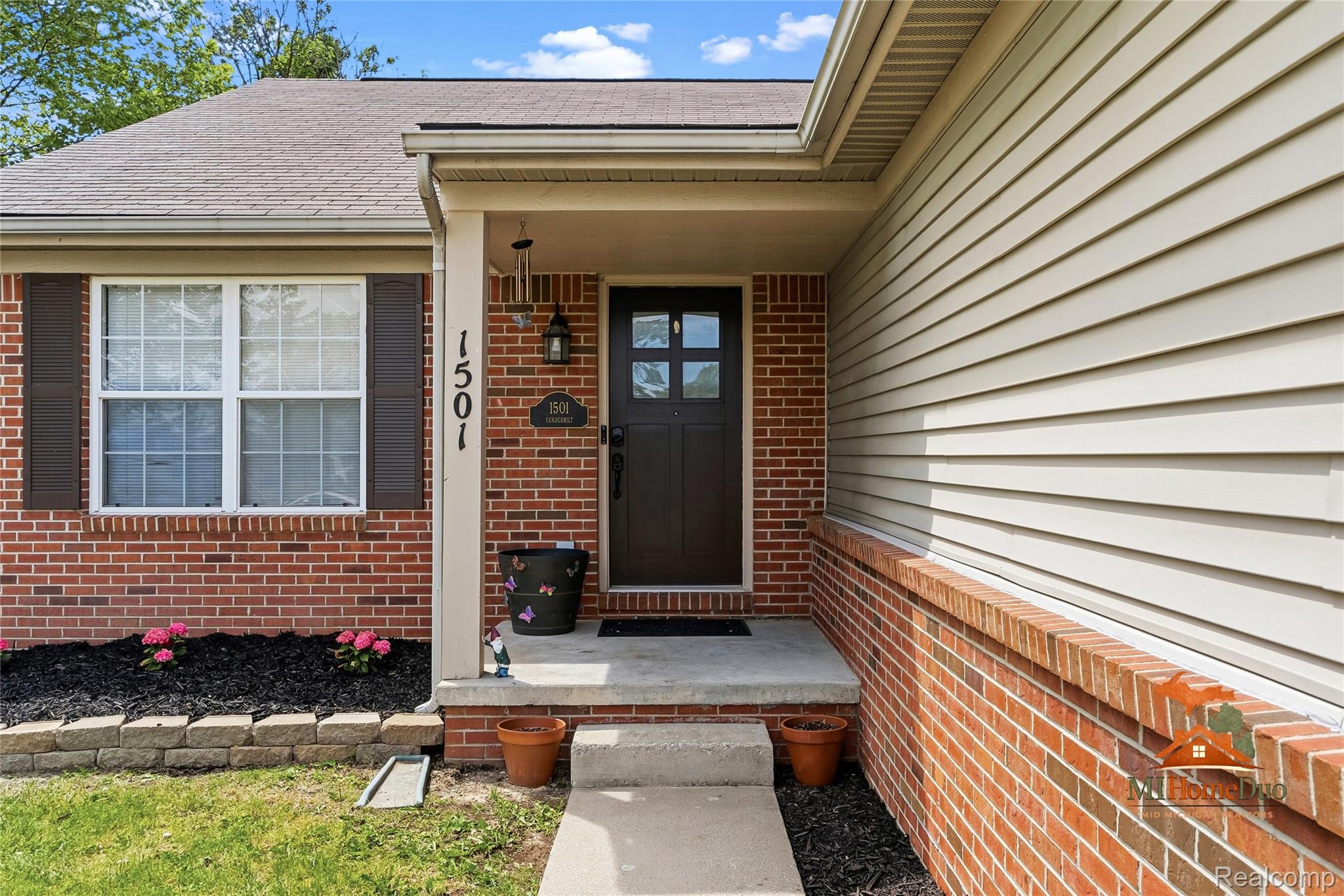 1501 Vanderbilt Drive Property Photo 5