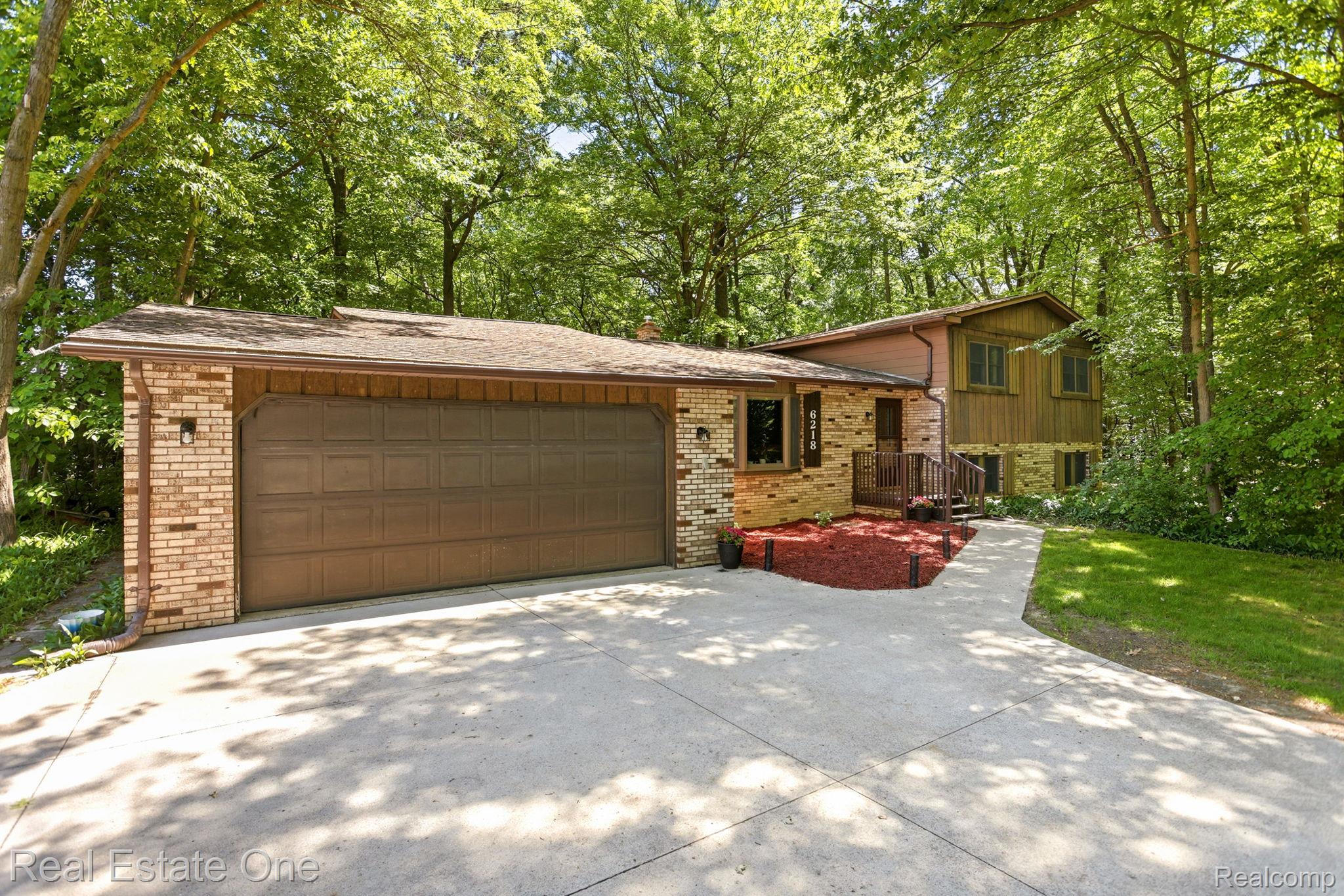 6218 Sturgeon Creek Parkway Property Photo 1